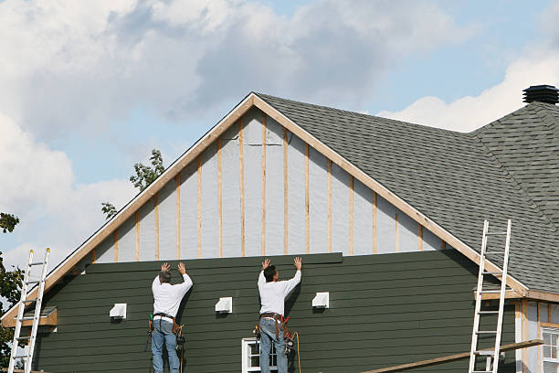 Professional Siding technician working in Warsaw, VA